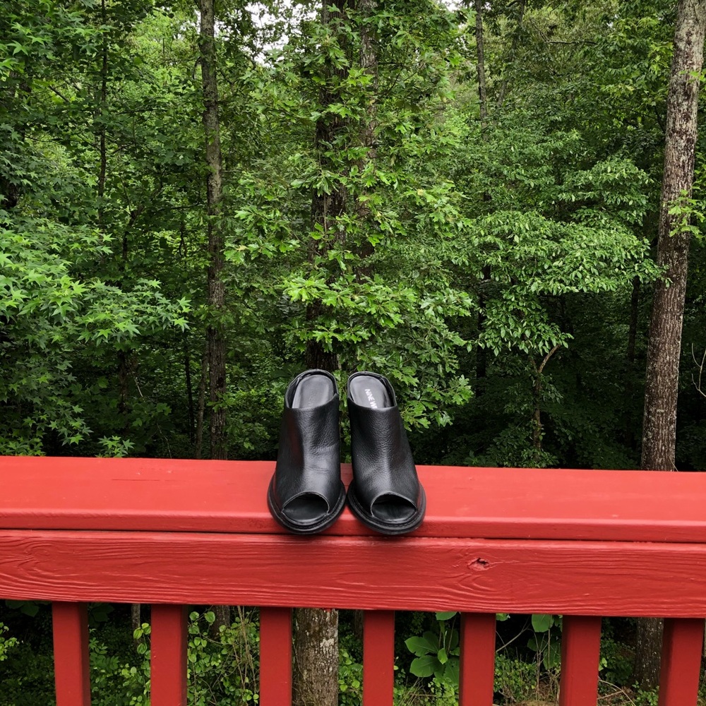 Ladies Sz 7.5 Nine West Black Heels/Mules